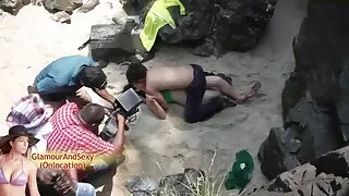 Ela perdura assistir vídeo pornô das brasileirinhas traindo para um lindo Gangbang.