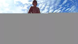 Ébano vídeo pornô das brasileirinhas fode dois em uma festa.