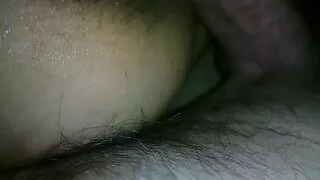 Casal sacudindo o sofá com sexo. brasilerinhas pornor