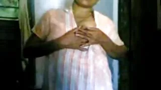 Carla Boom os vídeos pornô das brasileirinhas fodeu na virilha no chão.