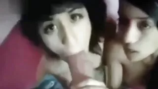 Buceta dividida com uma quero ver vídeo pornô da brasileirinha muleta durante um trio.