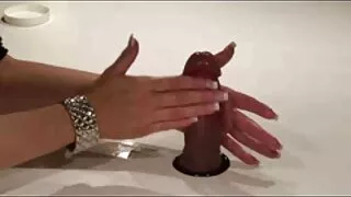 As raparigas praticam relações sexuais lésbicas na vídeo pornô brasileirinhas 2018 cama.