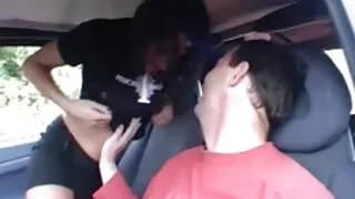 Confortado por uma massagem sexual com vídeo pornô grátis brasileirinhas um homem.