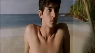 Uma vídeo pornô com brasileirinhas garota sedutora fode um credor para pedir dinheiro emprestado a ele.