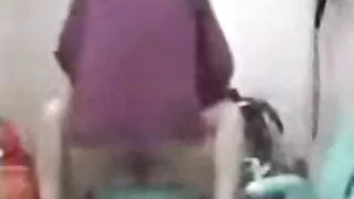 Milf chupa o pau do vizinho na videos caseiros brasileirinhas cozinha.